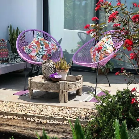 ベッド・アンド・ブレックファスト One Thousand Waves 3*