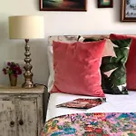 Bed & Breakfast One Thousand Waves