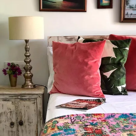 Bed & Breakfast One Thousand Waves