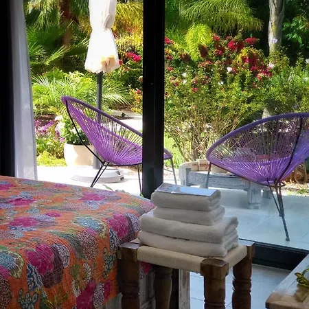 Bed & Breakfast One Thousand Waves