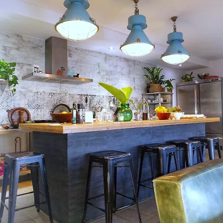 One Thousand Waves Bed & Breakfast 3*