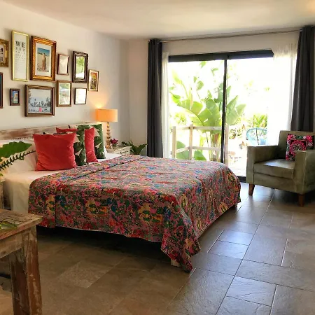 Bed and breakfast One Thousand Waves 3*