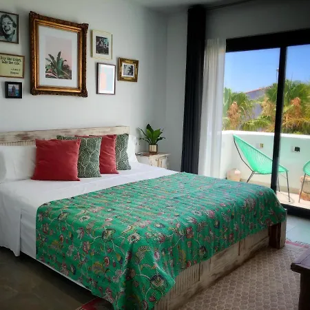 One Thousand Waves Bed and breakfast 3*