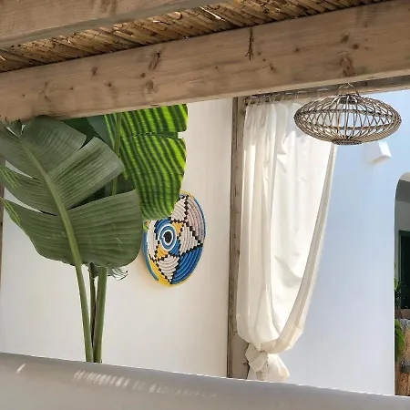 One Thousand Waves Bed and breakfast 3*