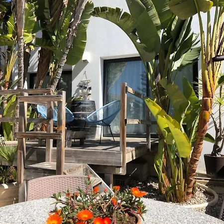 One Thousand Waves Bed and breakfast 3*