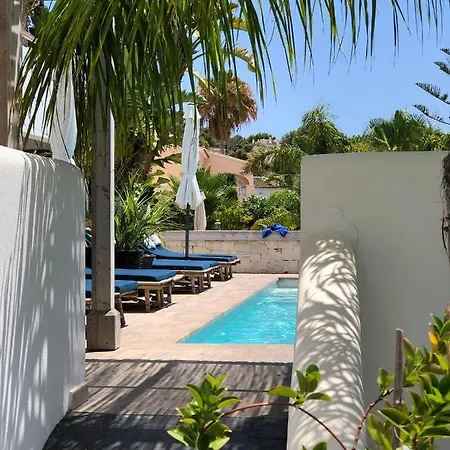 One Thousand Waves Bed and breakfast 3*