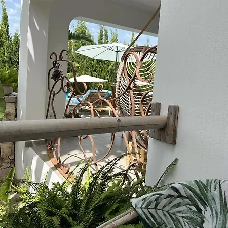 One Thousand Waves Bed and breakfast