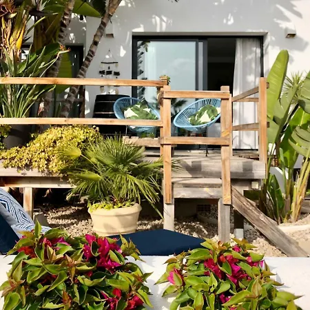 One Thousand Waves Bed and breakfast 3*